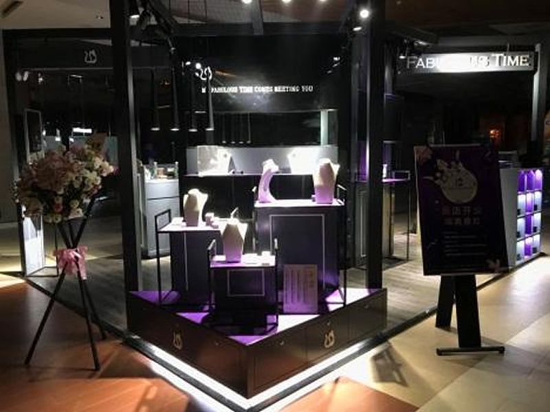 ?店鋪道具定制:空間敘事的美學(xué)方程式